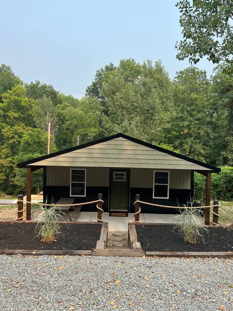 Lake cabin, steps from Dock 1 at Burr Oak