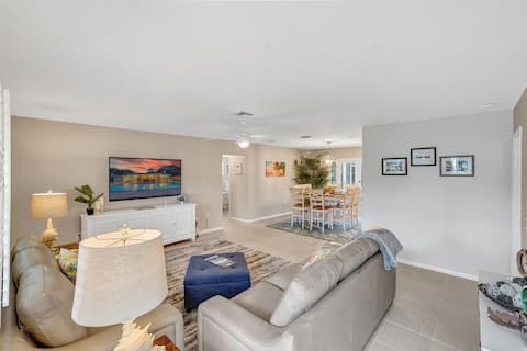 Top Airbnb: Quiet Private Home w. Pool near Jupiter/Palm Beach in Palm Beach Gardens