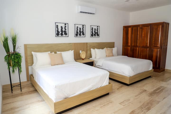 Ფართო საძინებელი 2 დიდი საწოლით. Იდეალურია ბავშვებისთვის ან ახლო მეგობრების ჯგუფისთვის