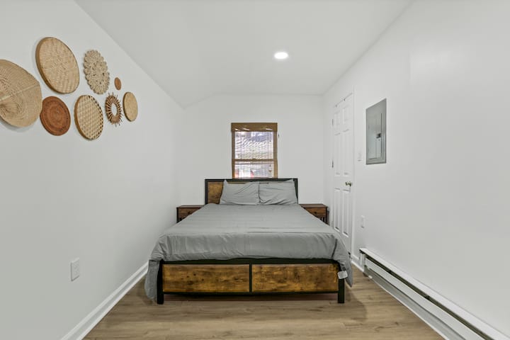 Საძინებელი 1 - პირველი სართული