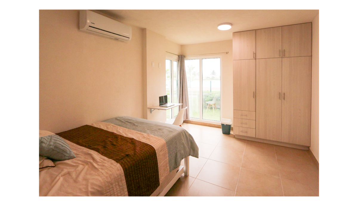 חדר משני מספר 1 עם מיטת קנגורו זוגית. מחומם עם ארון ושולחן מתקפל