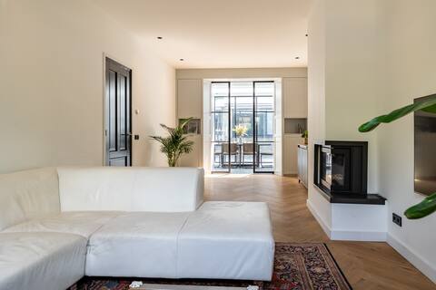 Luxury home in fantastic (center) location