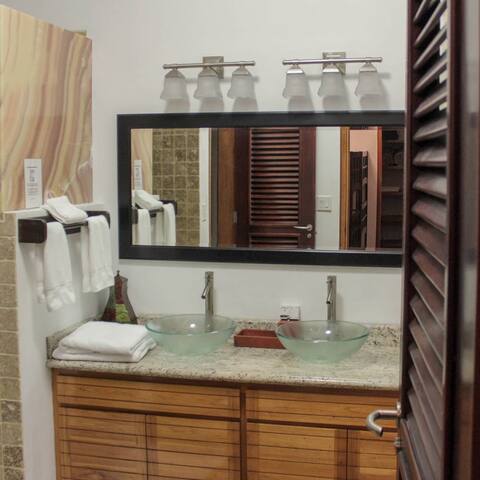 4 Bedroom Villa W/private pool gallery image 4