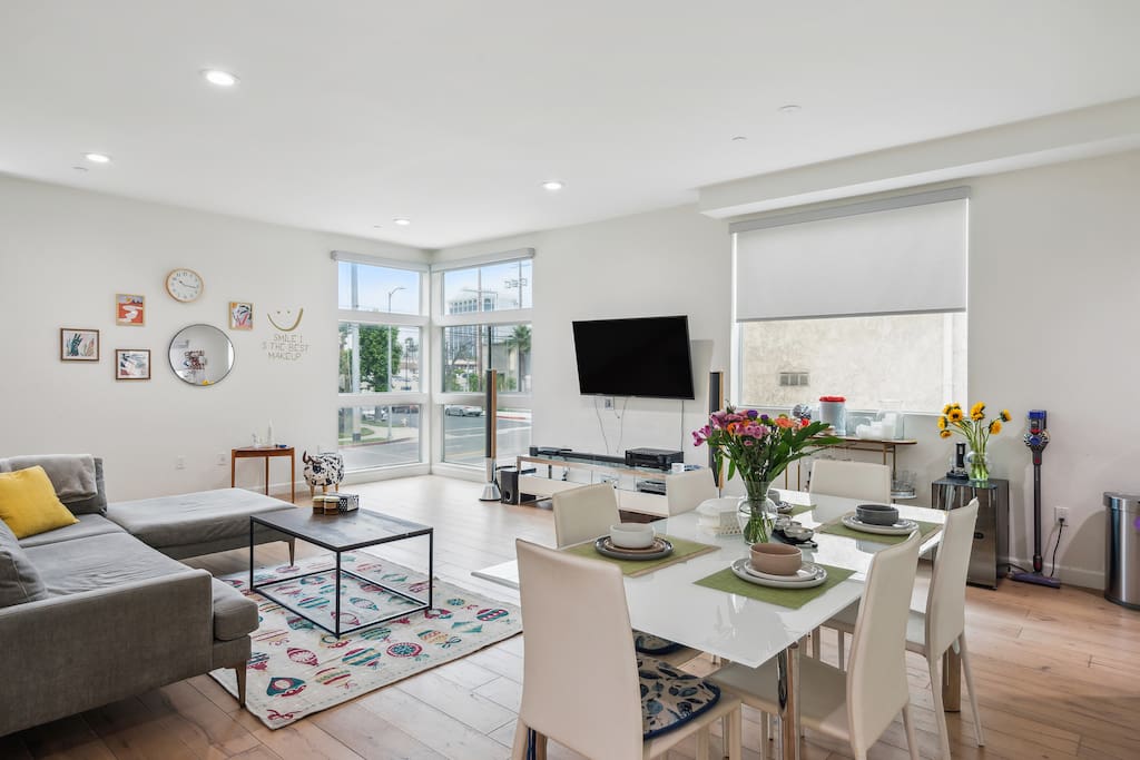 Airbnb Close to Hollywood and Getty with a Panorama Deck
