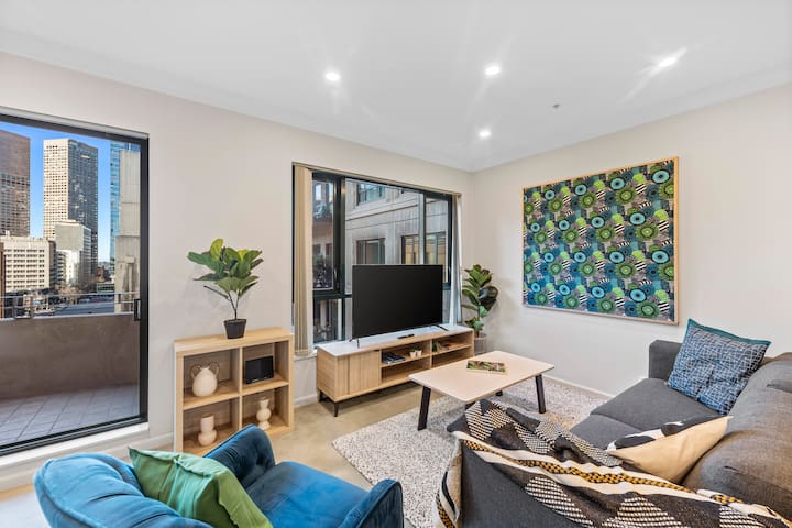 Spacious, Elegant Jewel! 2 Bedrooms, 3 Queen beds gallery image 2