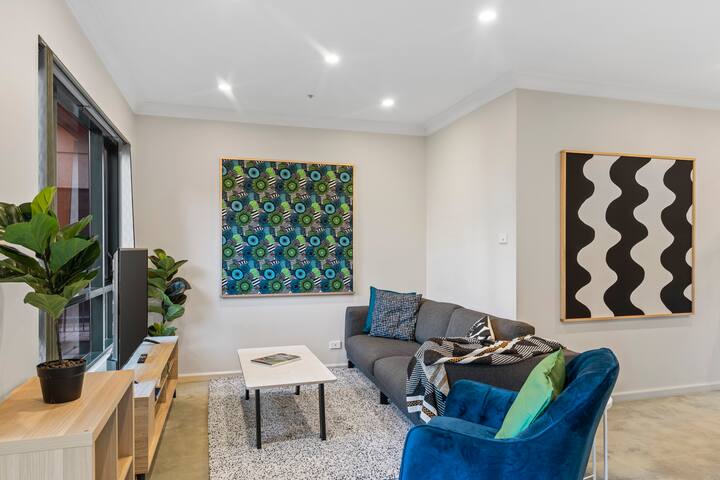 Spacious, Elegant Jewel! 2 Bedrooms, 3 Queen beds gallery image 3