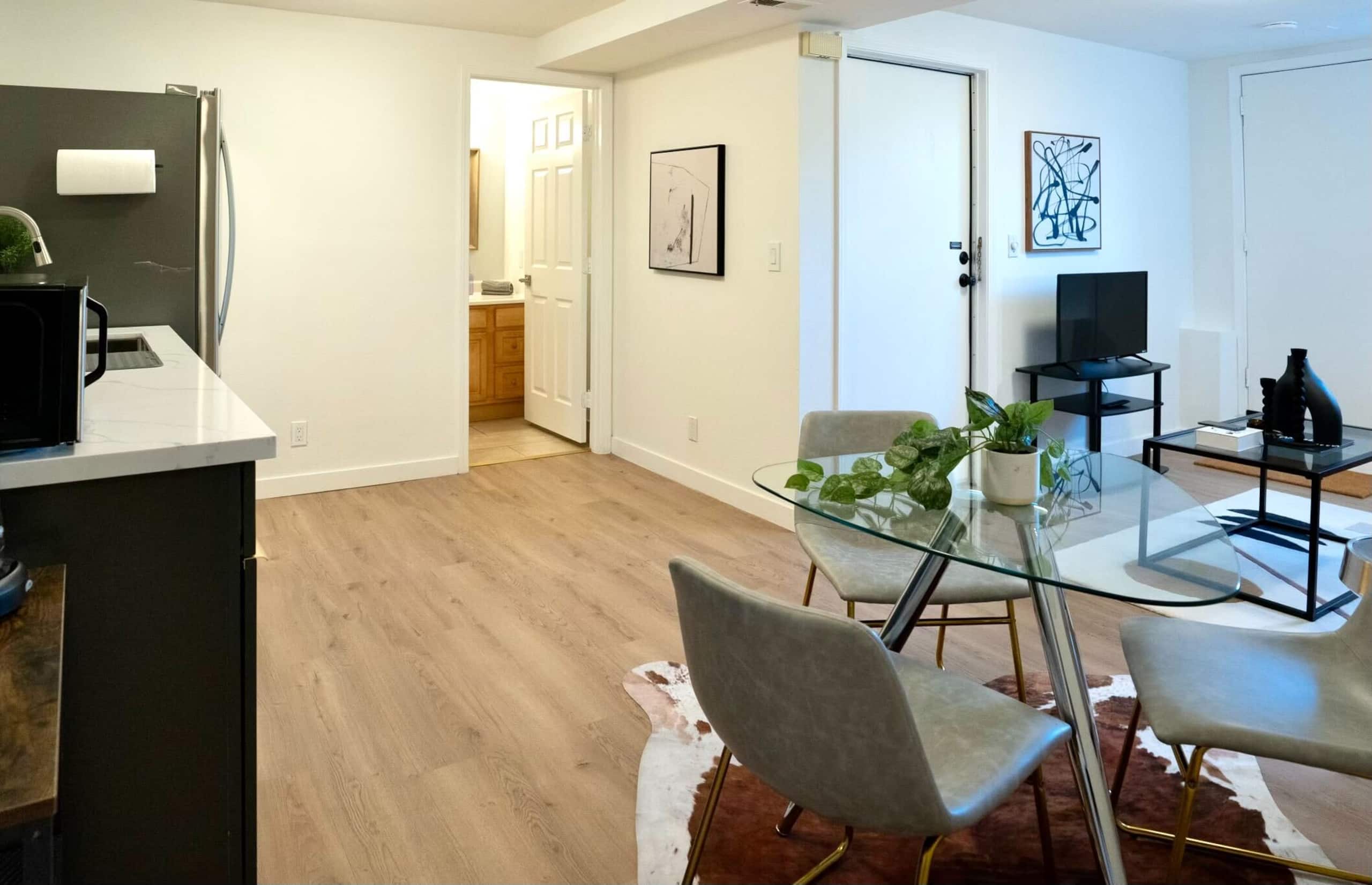 Home in San Francisco · ★4.68 · 1 bedroom · 2 beds · 1 bath - Image 9