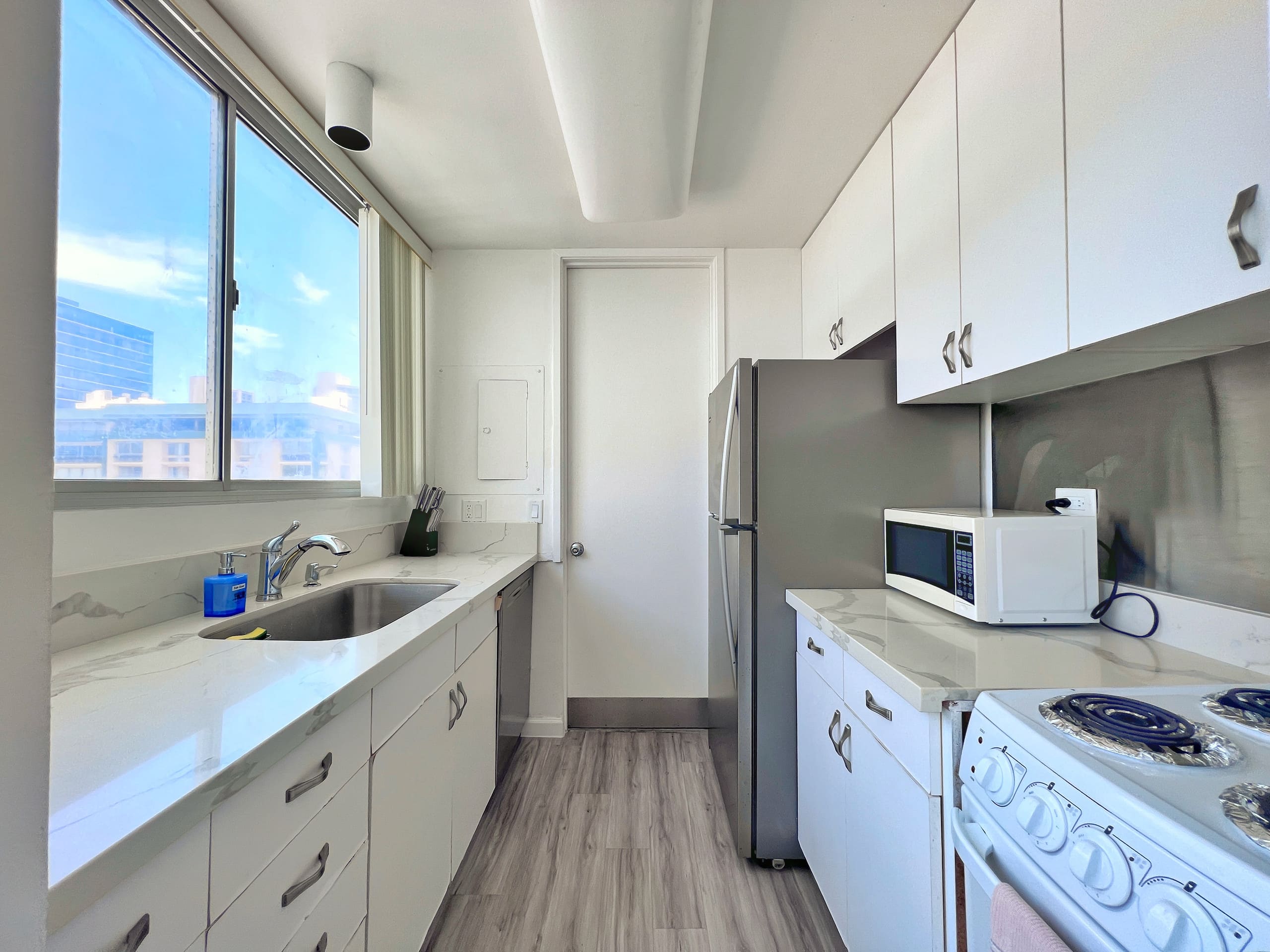 Condo in Honolulu · ★4.75 · 1 bedroom · 3 beds · 1 private bath - Image 1