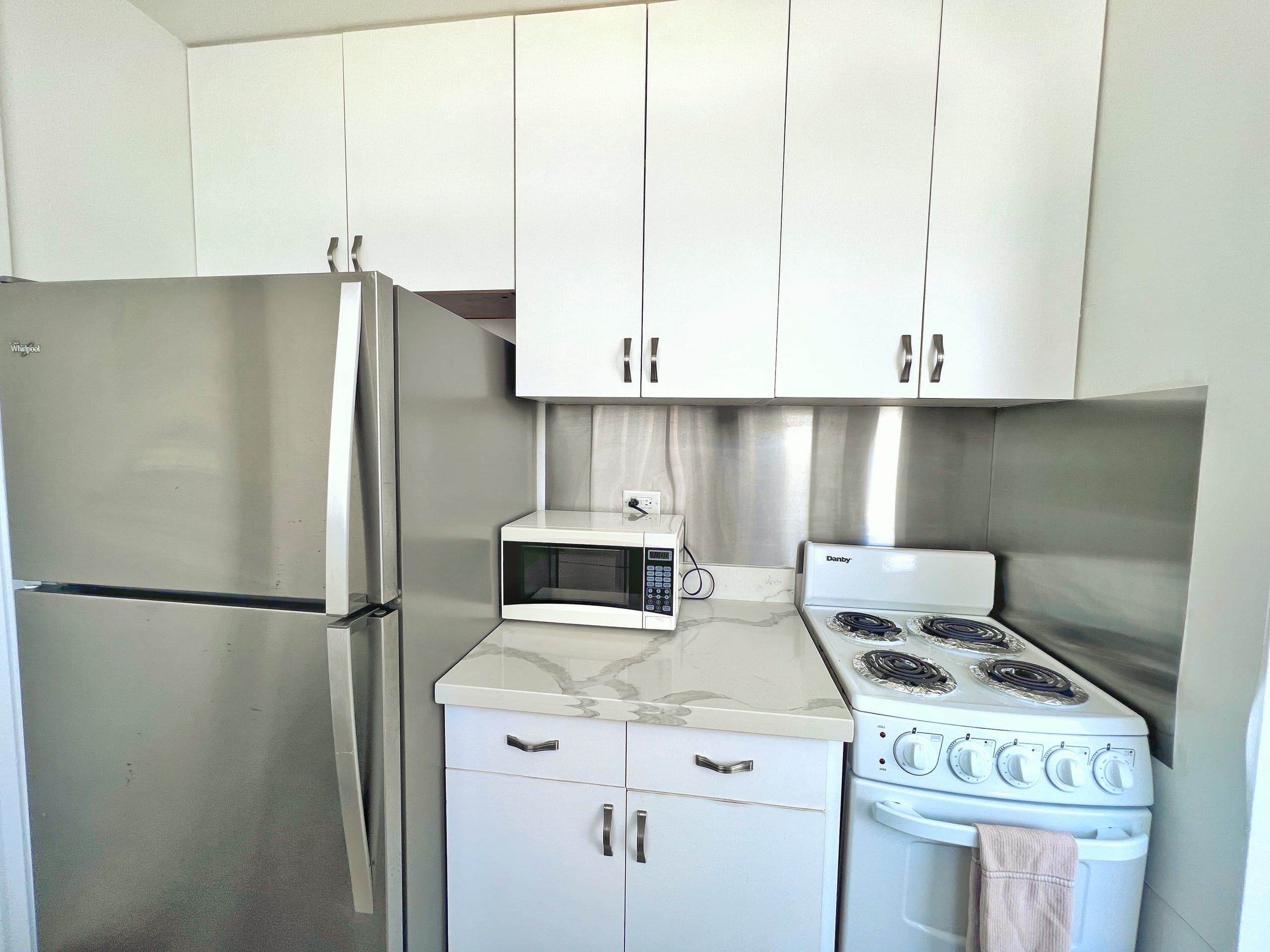 Condo in Honolulu · ★4.75 · 1 bedroom · 3 beds · 1 private bath - Image 2
