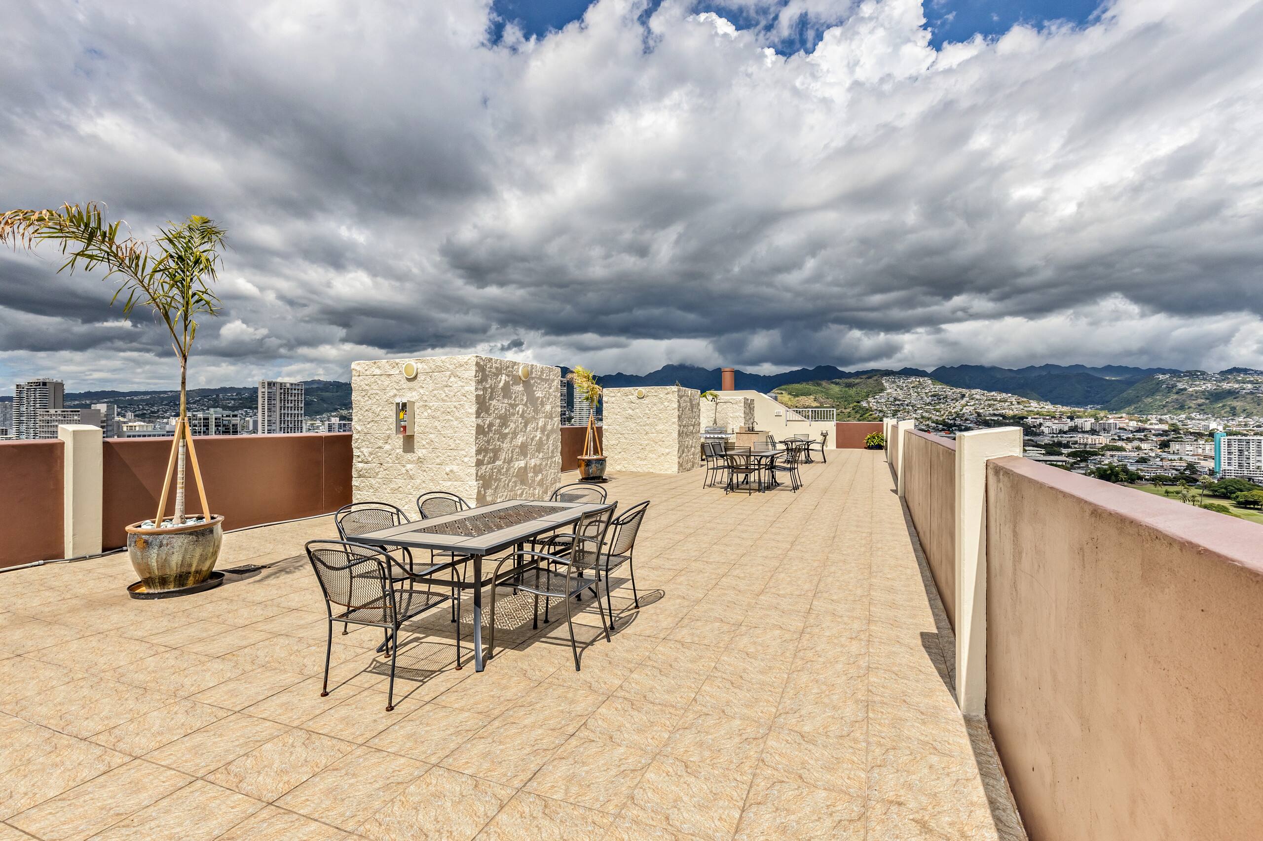 Condo in Honolulu · ★4.75 · 1 bedroom · 3 beds · 1 private bath - Image 9