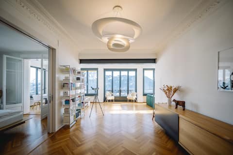 Design Retreat with Panoramic Views