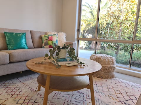 Popular Airbnb listing: Tropical Gem - Outdoor Jacuzzi in Australian Capital Territory