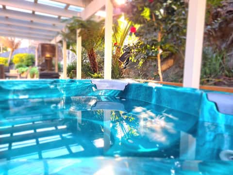 Tropical Gem - Outdoor Jacuzzi