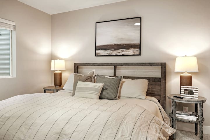 Bračni krevet (160x200), na katu 