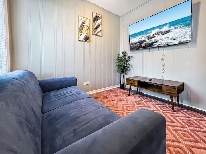 Cozy & Private 1 BR Near City + Airports
