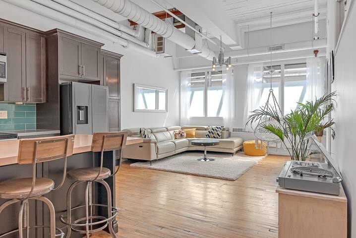 2BR Epic Arts Loft w/ Rooftop Terrace gallery image 4