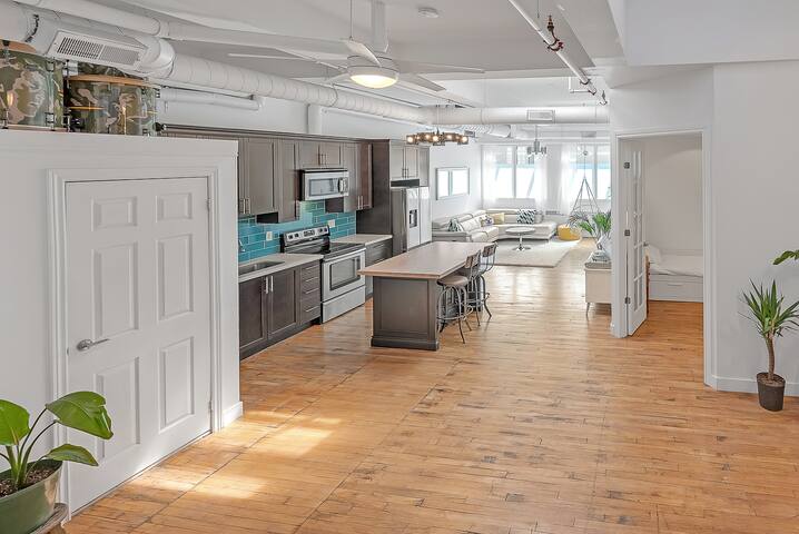 2BR Epic Arts Loft w/ Rooftop Terrace gallery image 3