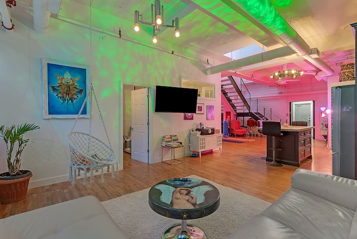 2BR Epic Arts Loft w/ Rooftop Terrace