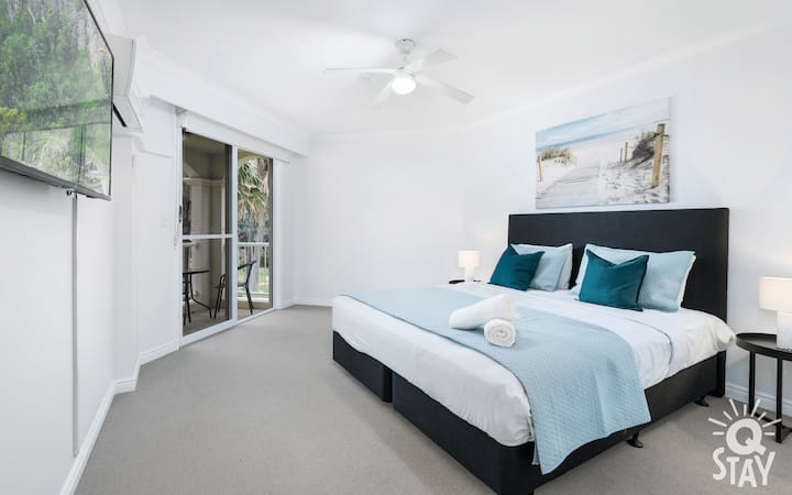 ベッドルーム1 -キングサイズベッド1台＋トランドル