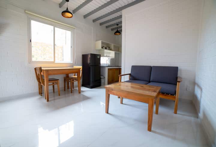 Comfy 1-br House, Kitchen, Living Room Near Beach - Phú Quốc