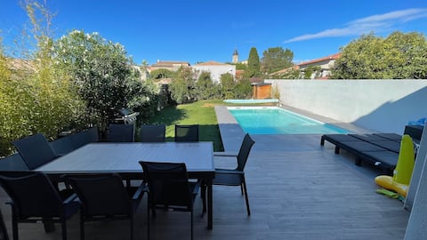 Beautiful villa with pool and quiet hot tub.