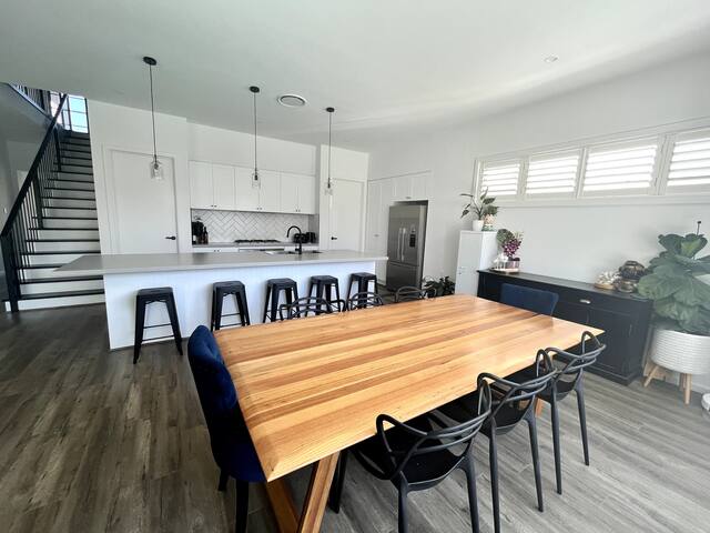 Luxury 5 bed house near beach gallery image 5