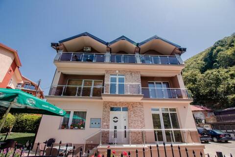 Quadruple room with balcony and lake view
