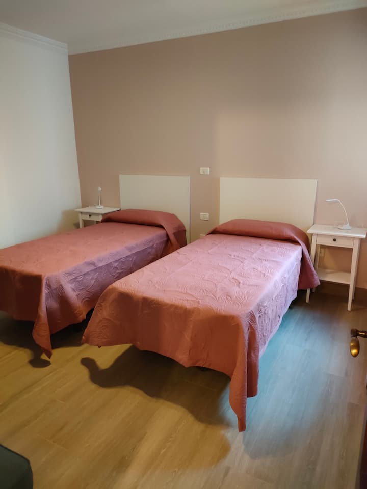 Dormitorio N°2, con 2 camas individuales. También puede solicitarlo con 1 cama doble King