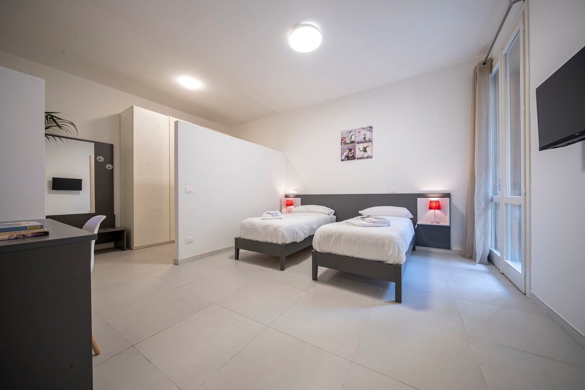 次卧配备两张单人床，均配备舒适的床垫。 如有需要，您可以与他们一起形成一张双人床。