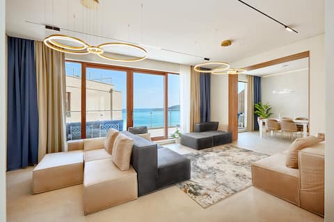 Gold: Seaview Lux Suite w/ Pool & Private Jacuzzi