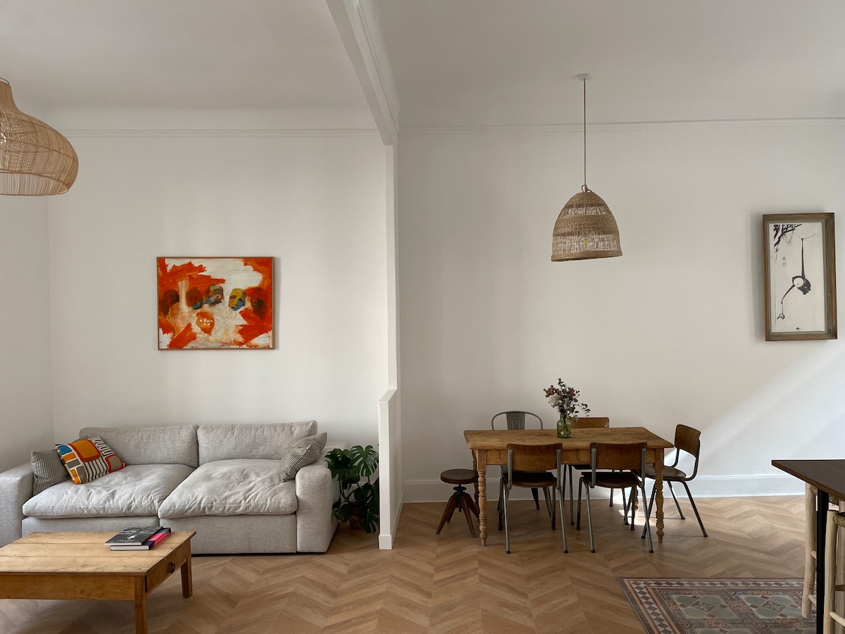 Successful Airbnb property: Beautiful apartment in the city center with terrace in Arles