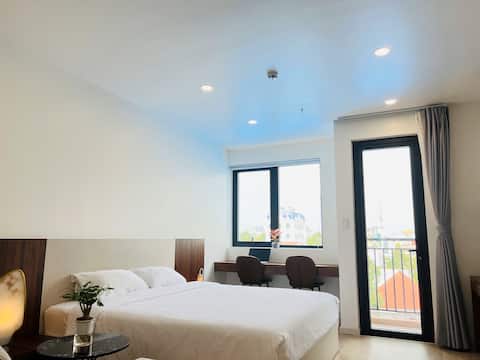 Cozy Balcony Studio #Kitchen #Netflix@FREE Parking