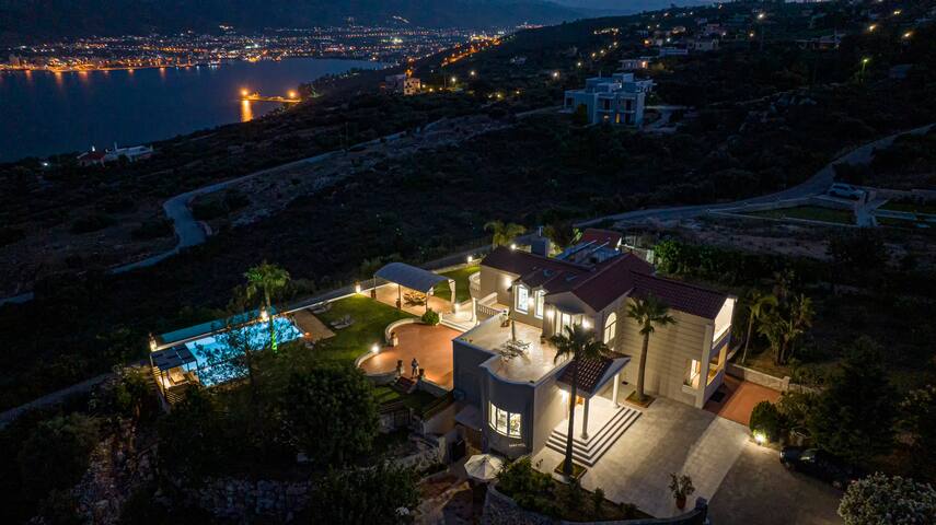 Panoramic Oasis! 180° View Pool & Heated Pool gallery image 3