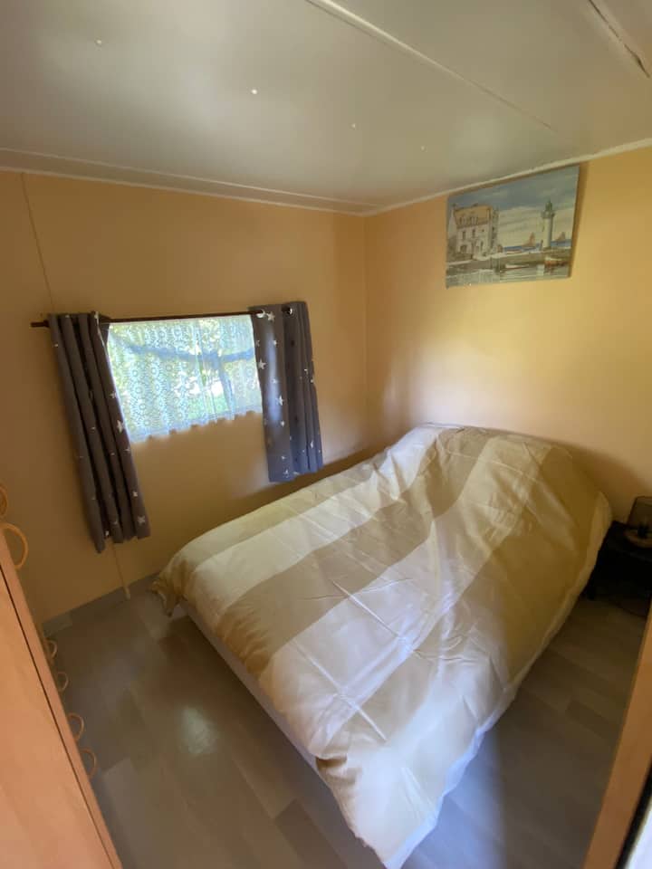 chumba cha kulala # 1 na kitanda cha watu wawili 