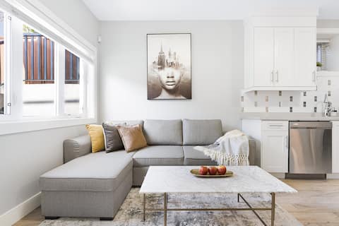 Popular Airbnb listing: Modern Suite · 2 Mins to SkyTrain · Free Parking in South Cambie