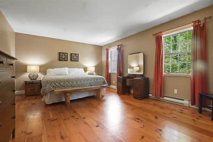 Upstairs bedroom with king bed