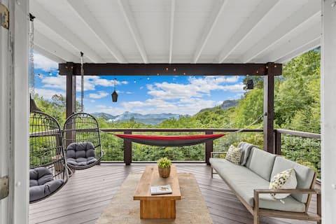 Huge Views, Outdoor Tub, Fire Pit, Close to Town!