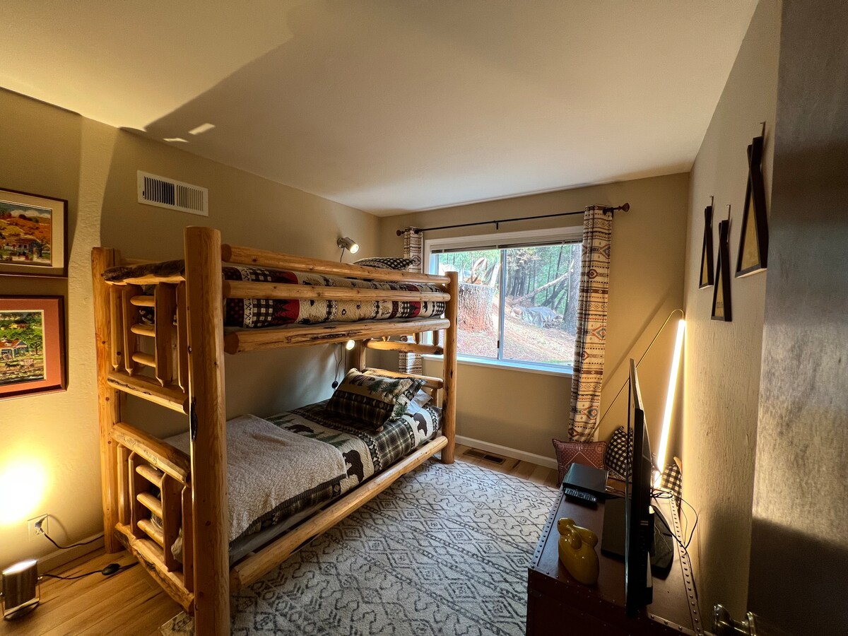 ห้องพักพร้อมเตียงสองชั้นคู่/ทีวี