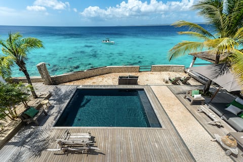 Luxury oceanfront villa with 4 king-size beds