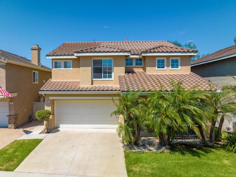 Modern 5-Bedroom Home, Perfect for Work Travel