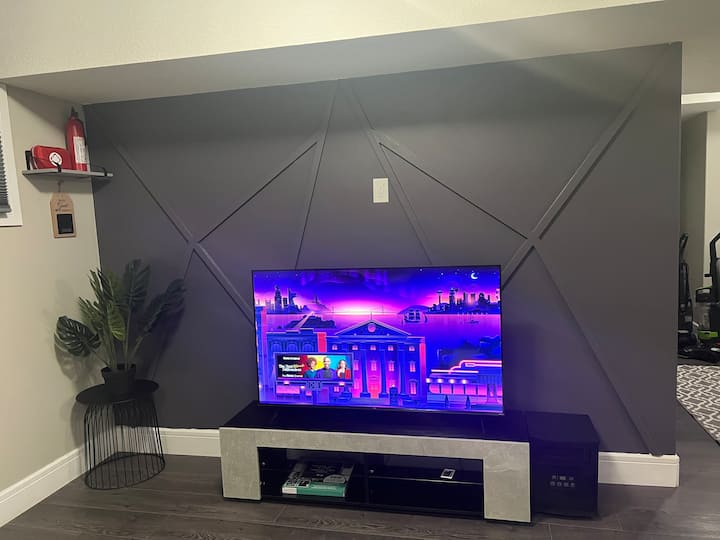 Stylish Home Away From Home - St. Albert