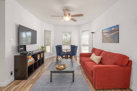 Top Airbnb: Sleeps 8 | Lake Austin | *no cleaning fee* in Davenport Lake Austin