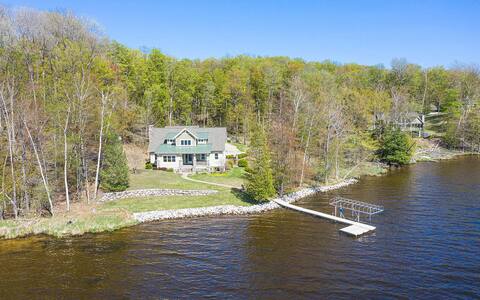 Luxury Retreat on Lake Hamlin