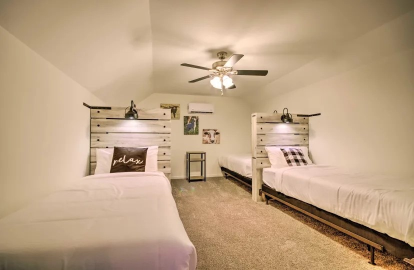 Спалня 5 (4 единични XL легла - на горния етаж