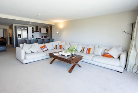 Top performing Airbnb: Spacious Mount Apartment | Relax & Unwind in Mount Maunganui