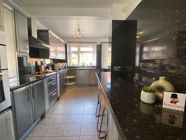 Kozyguru | Swinton | 3BR 6bed 50%off Long Term gallery image 5