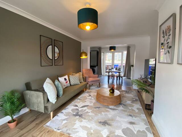 Kozyguru | Swinton | 3BR 6bed 50%off Long Term gallery image 2