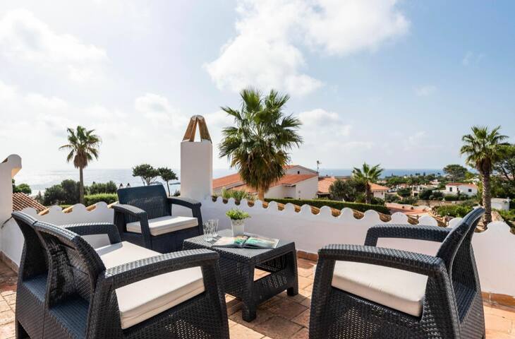 Pool villa with sea view gallery image 4