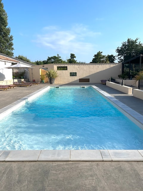 House with pool close to the sea