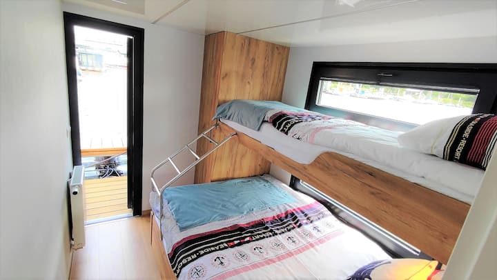 חדר שינה של שלוש.